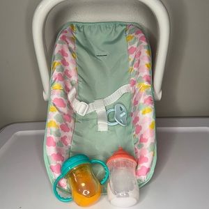 Baby carrier that comes with two bottles and a passy